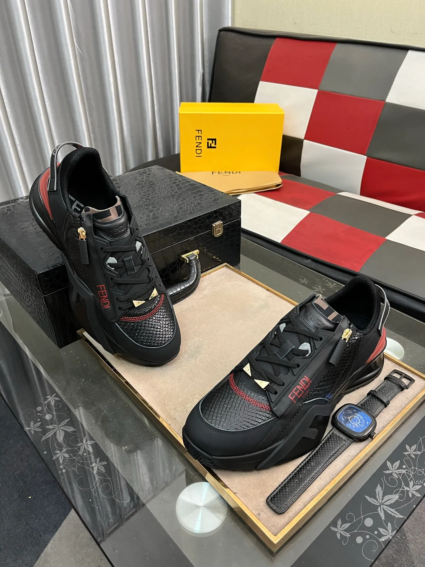 Men's Men's Shoes💰540⌚️⌚️【FENDI】FENDI high-tops are classic and comfortable for men. This complex sneaker is made of soft calfskin➕genuine leather lining➕original ultra-light rubber material with rough outsole. This unique and thin style is suitable for the casual and refined sensibility of this season. It is comfortable and natural on the feet. It is an everyday style for casual travel in autumn and winter! 38−444️⃣colors available